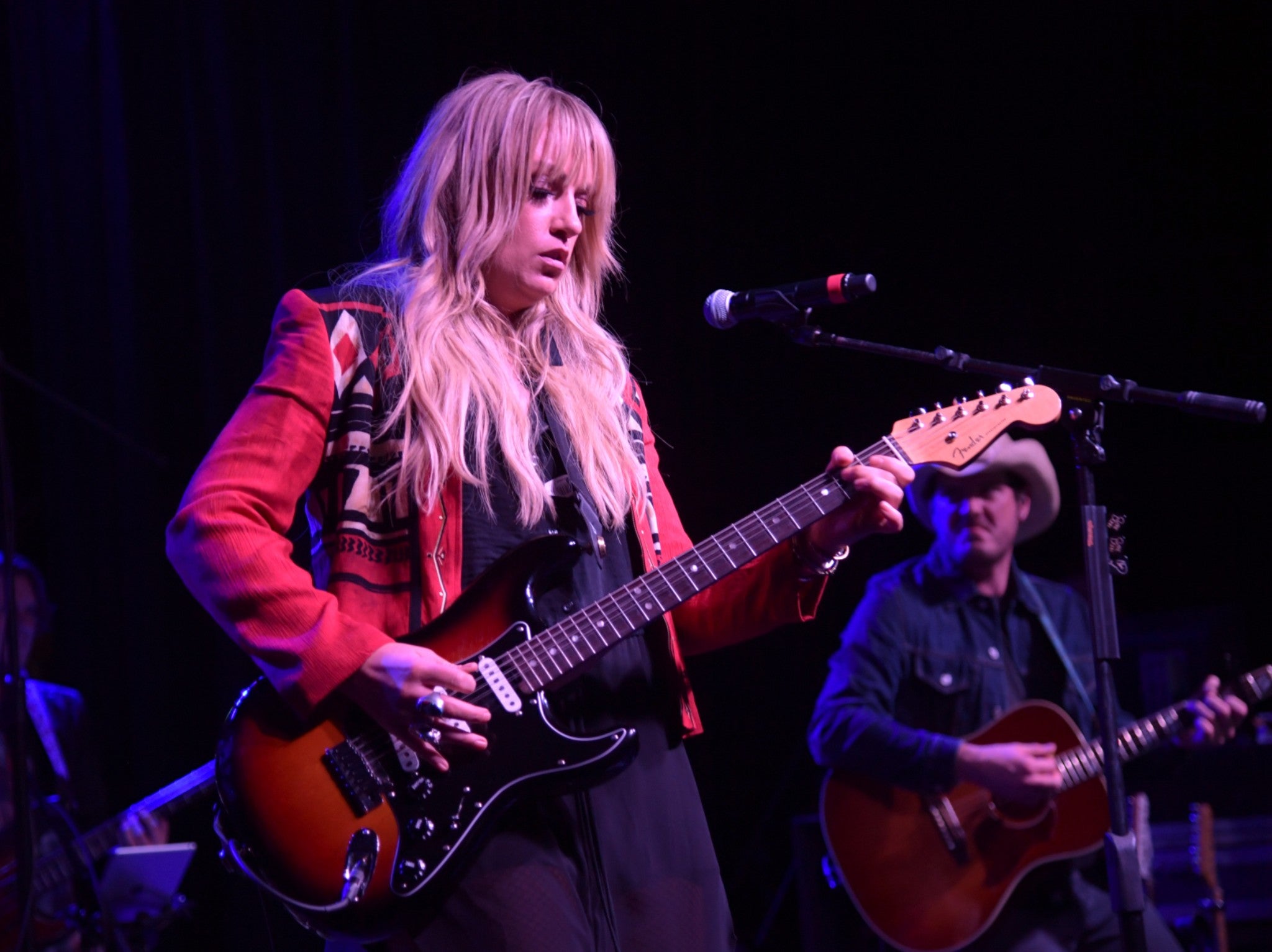 Clare Dunn performing