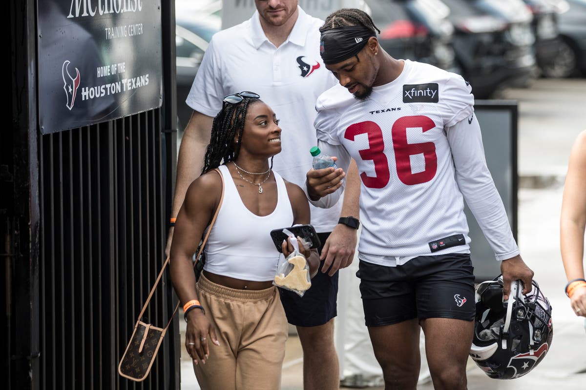 Tokyo Olympics Simone Biles reunites with boyfriend back in Texas at