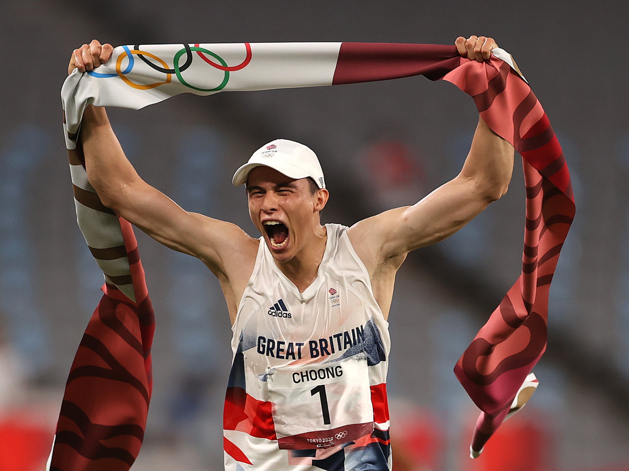 Joseph Choong celebrates after winning the laser run and Olympic gold