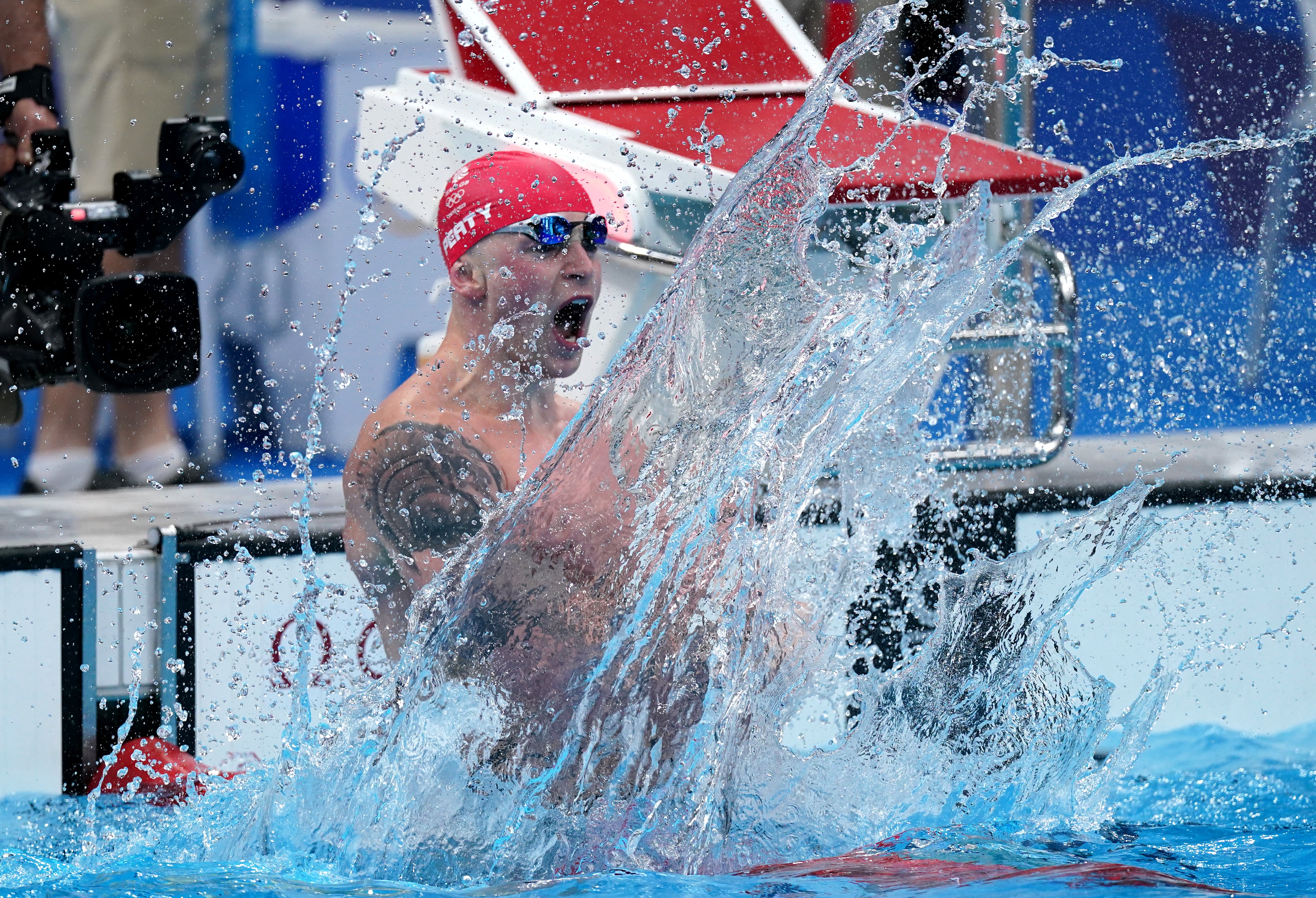 Adam Peaty celebrates winning the men’s 100m breaststroke (Adam Davy/PA)