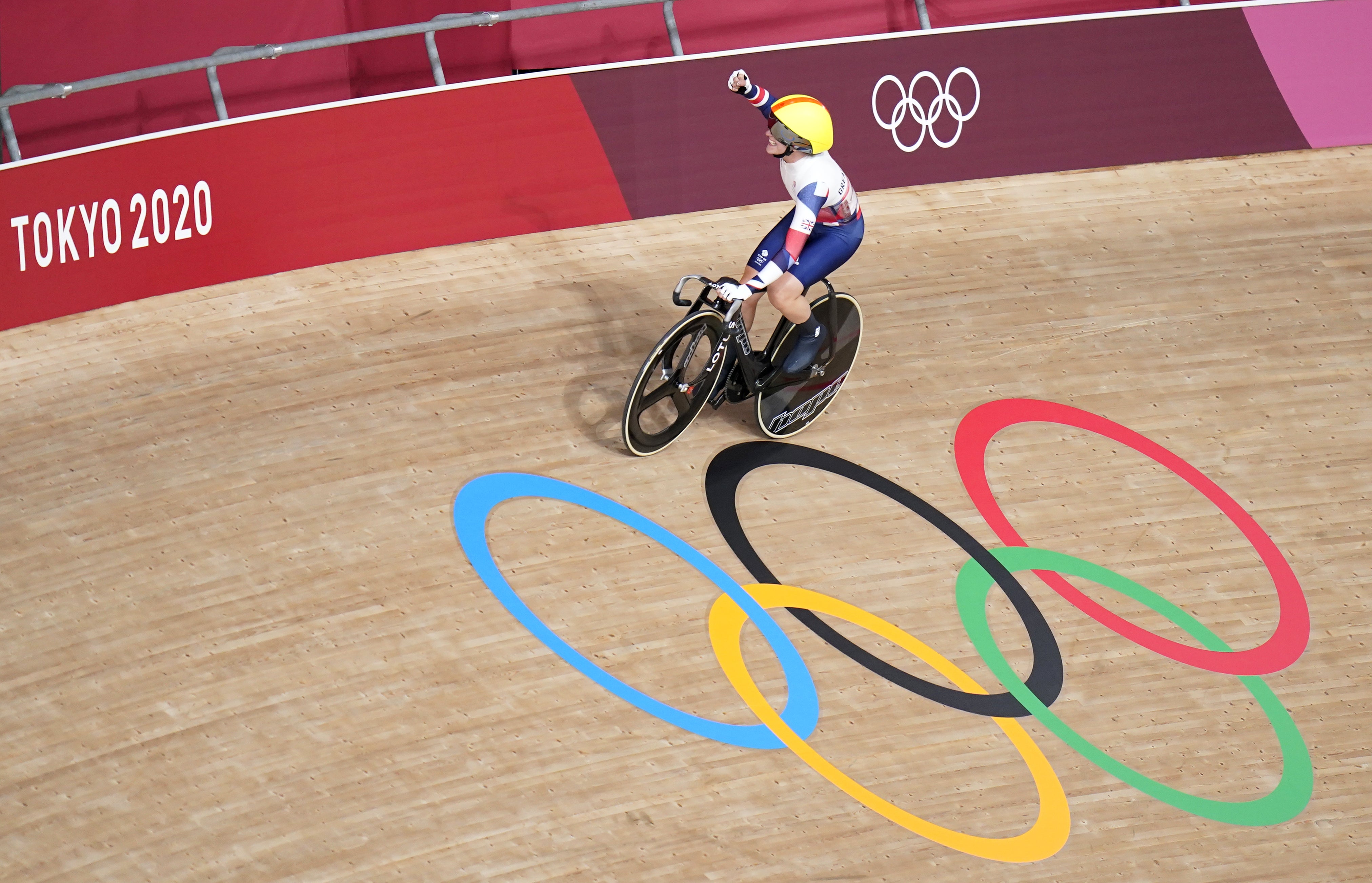 Laura Kenny celebrates winning gold in the women’s Madison (Danny Lawson/PA)