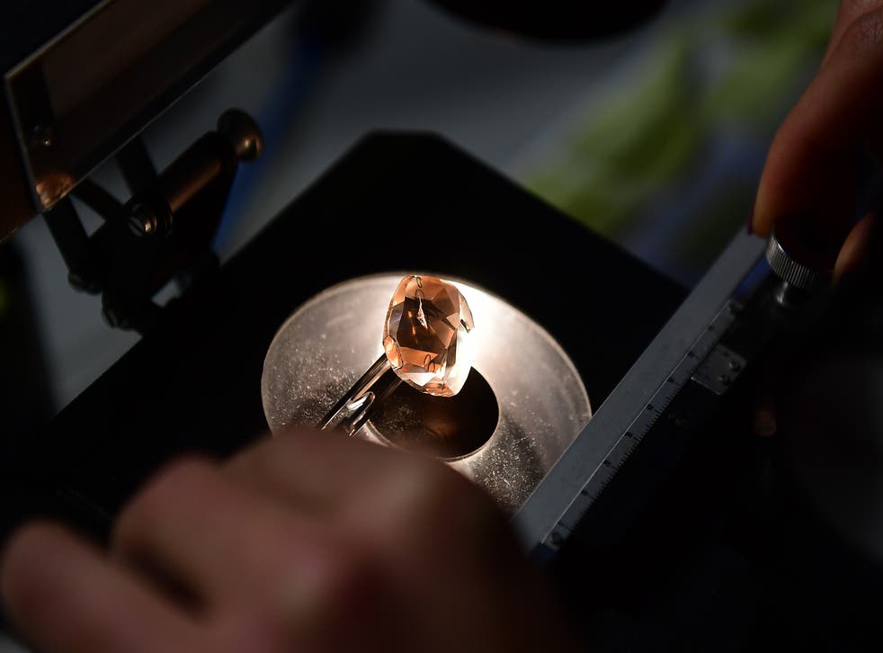 <p>File: An expert studies a diamond under an electronic microscope</p>