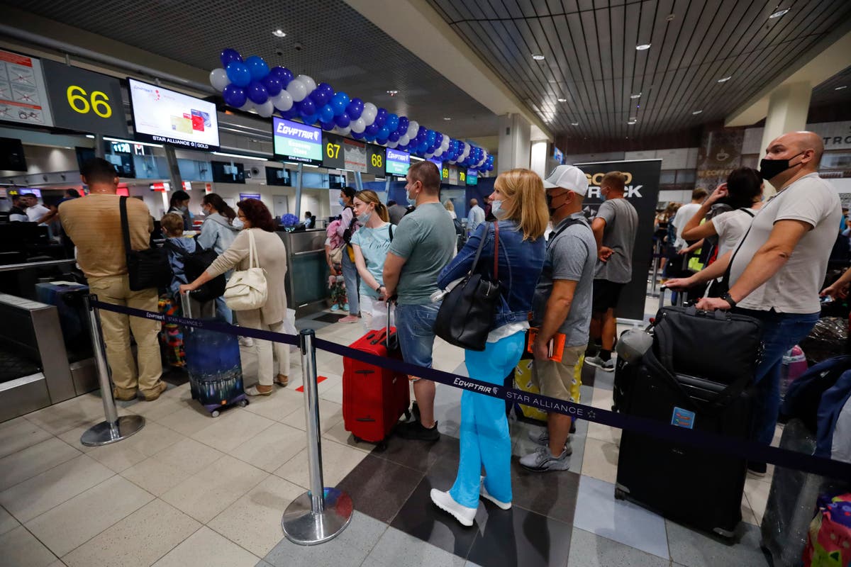 Russia resumes flights to Egyptian resorts after 6 years