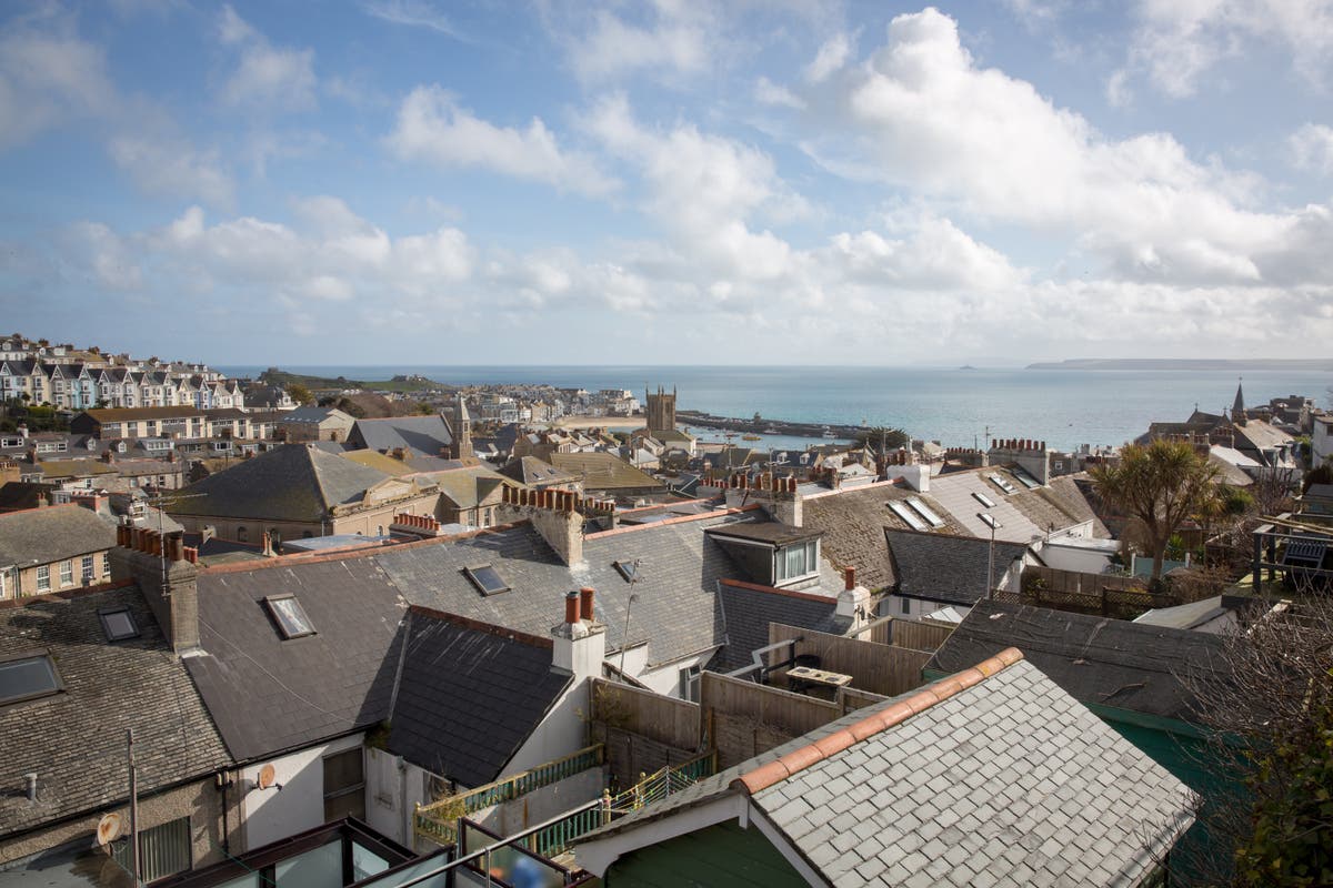 Airbnb hosts to need planning permission to turn homes into shortterm