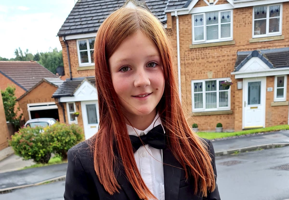 Mum criticises parents who &lsquo;sniggered&rsquo; at 11-year-old for wearing a suit to her prom