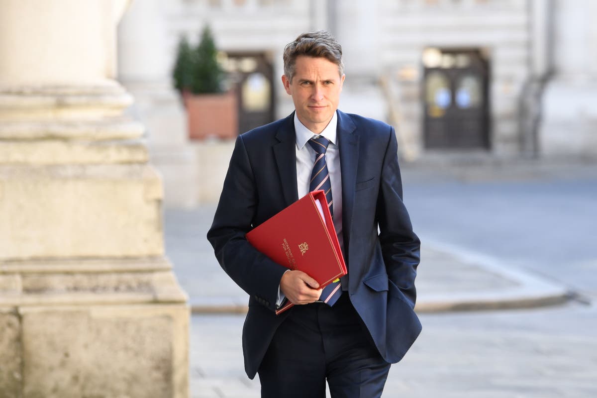Gavin Williamson backtracks on tuition fee refunds if universities fail to restore face-to-face teaching