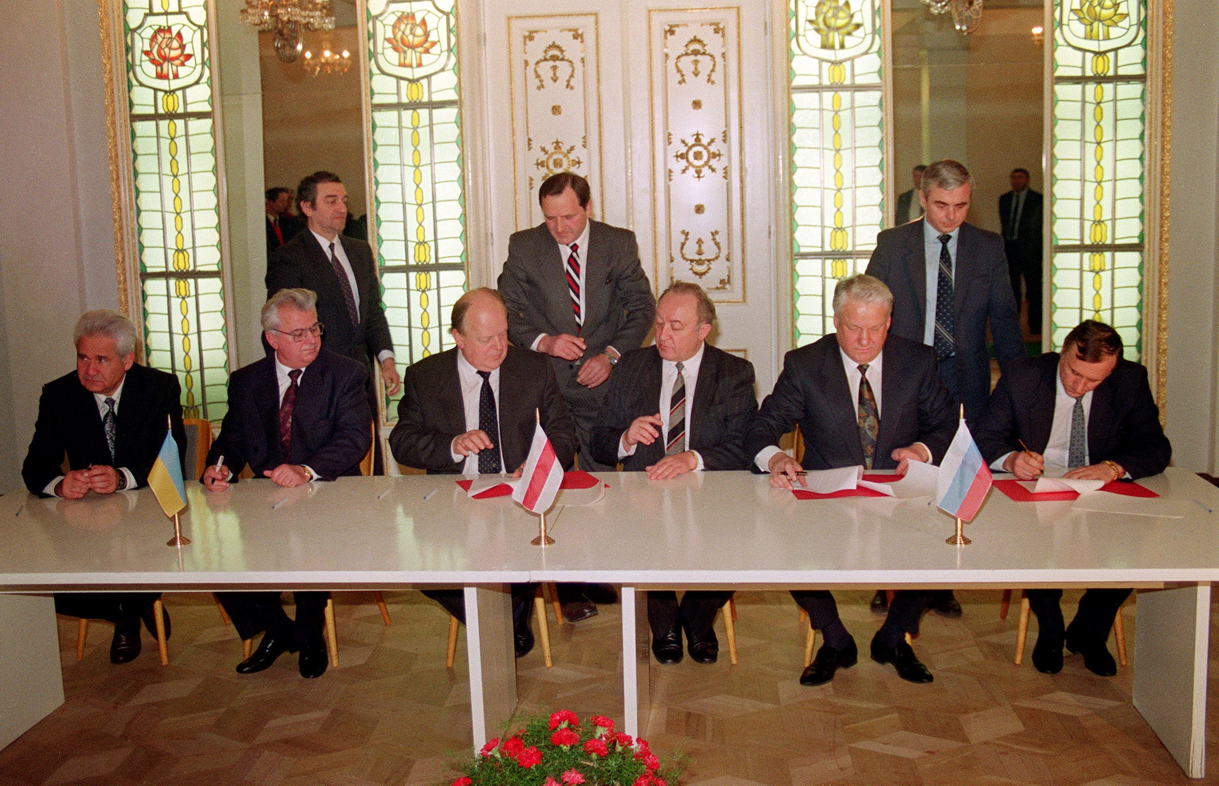 Leaders of the three most powerful ex-Soviet republics – Ukraine, Belarus and Russia – sign a communique agreeing that ‘the Soviet Union as a geopolitical reality [and] a subject of international law has ceased to exist’