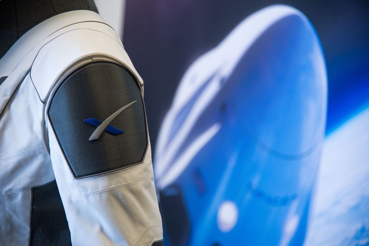 Elon Musk says SpaceX could make spacesuits for Moon mission as new Nasa report reveals major