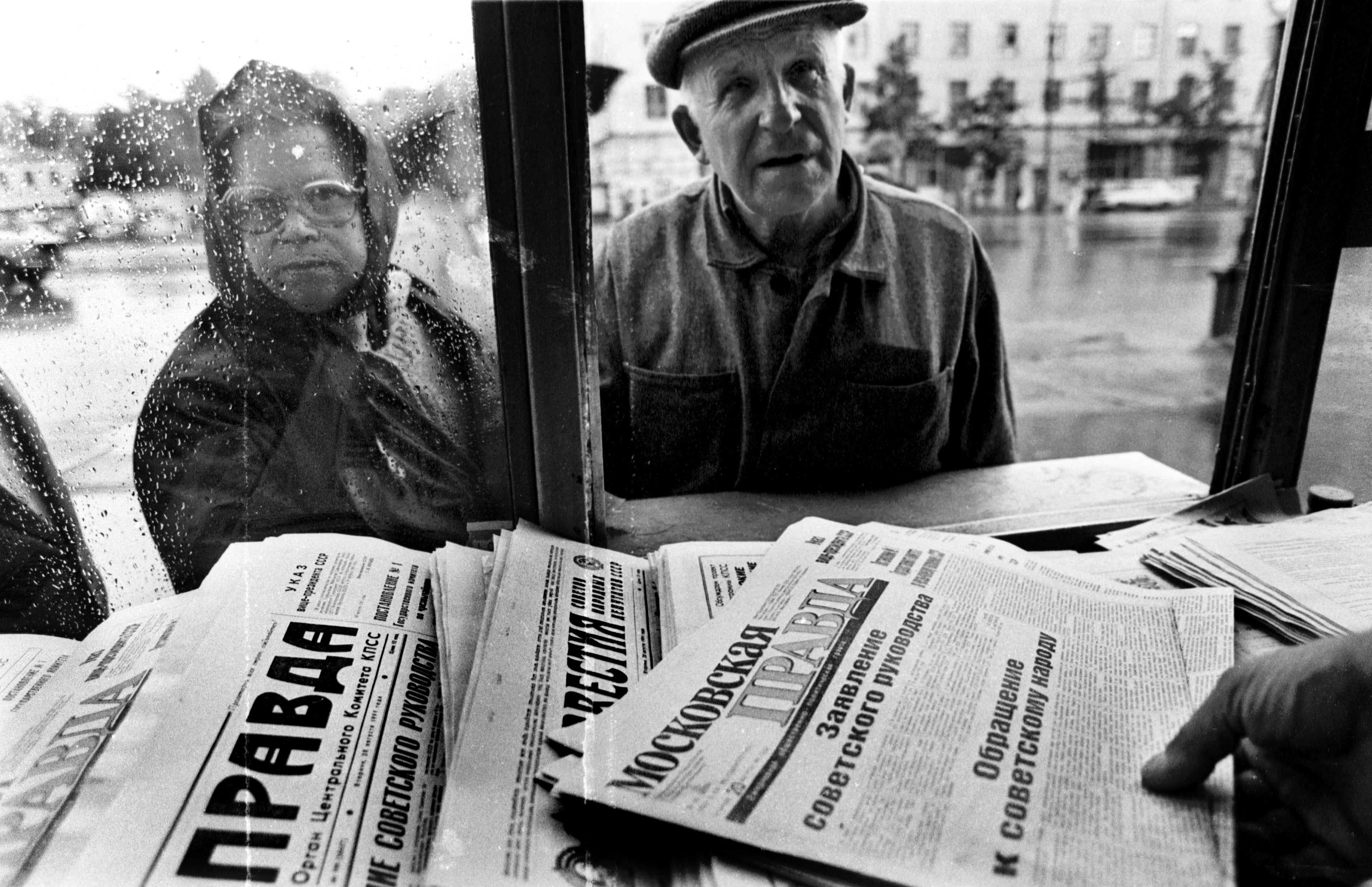 People buy newspapers on which is written a ‘Statement to the Soviet People’ by leaders of the coup in Moscow