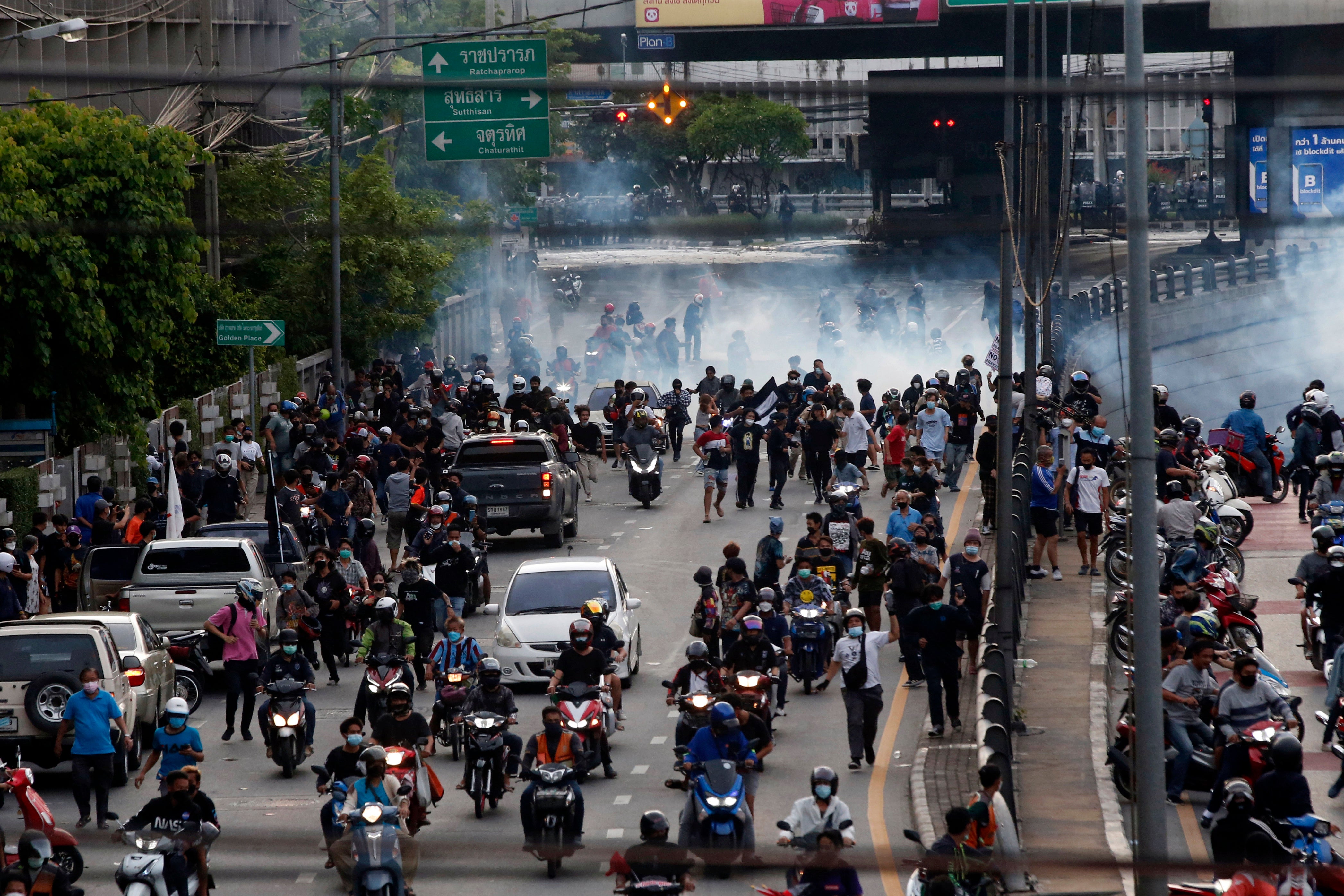 Thai Police Fire Rubber Bullets Tear Gas At Virus Protest Thai Bangkok