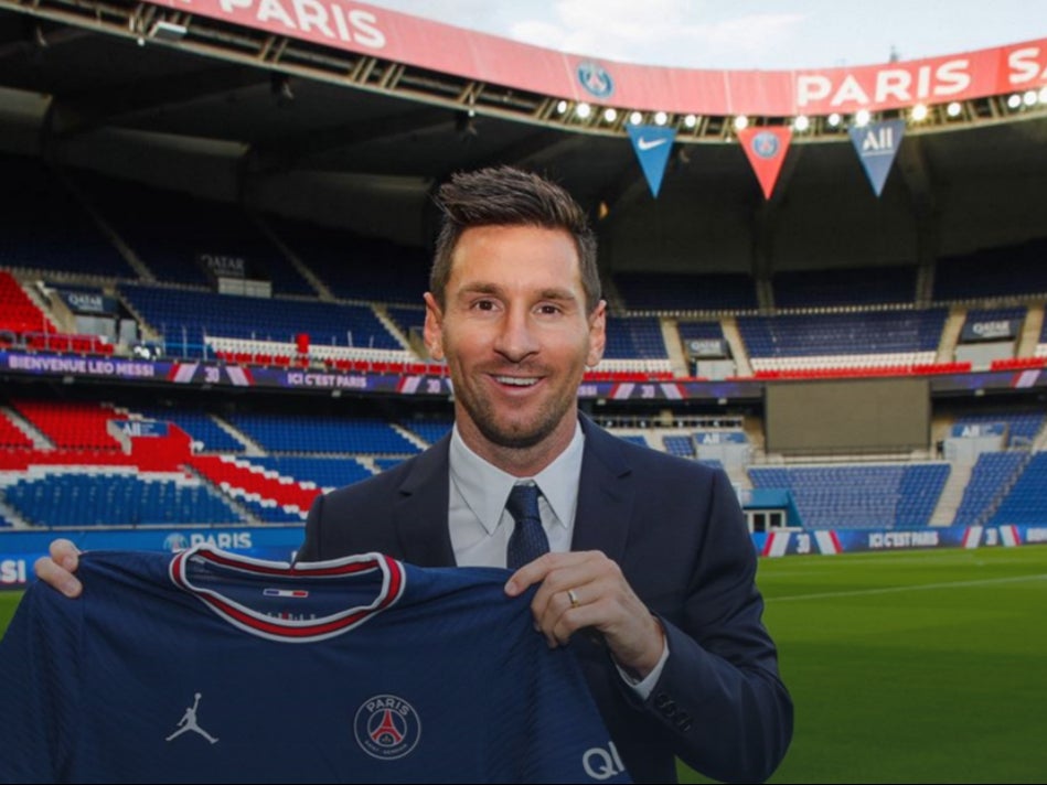 messi holding psg jersey