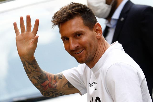 El futbolista argentino Lionel Messi llega al hotel Royal Monceau de París