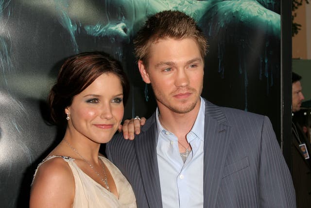 <p>Sophia Bush and Chad Michael Murray at a movie premiere on 26 April 2005 in Westwood, California</p>