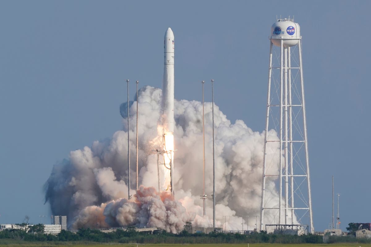 Space station supplies launched with a pizza delivery for 7