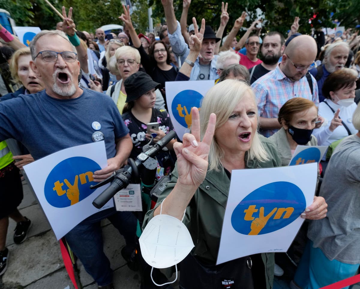 Polish ruling party loses majority amid rift over media bill