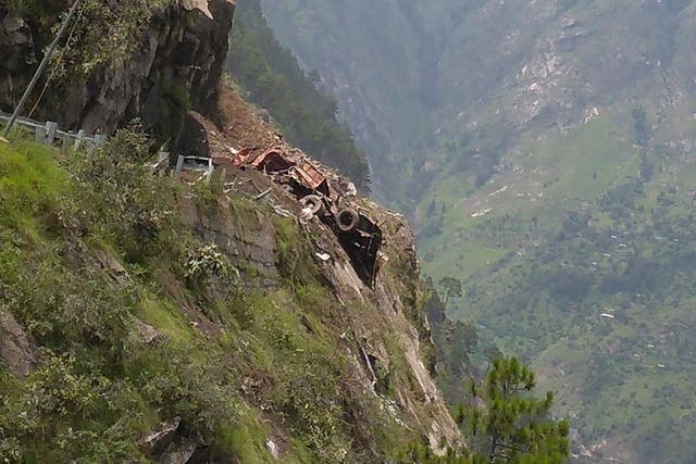 <p>A huge landslide struck Himachal Pradesh’s Kinnaur district, trapping at least 30 people</p>