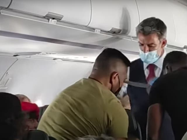 Video que muestra una perturbación a bordo de un vuelo de American Airlines