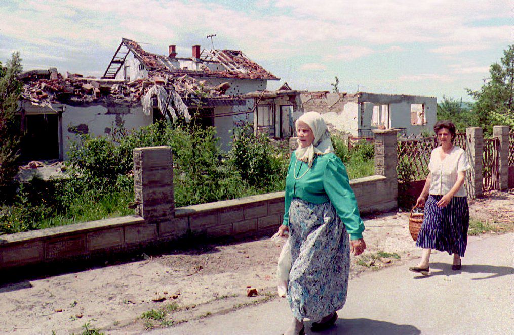 Bosnian residents of Gradacac, less than 40 miles northwest of Tuzla, return to their bombed-out houses, 22 May 1994