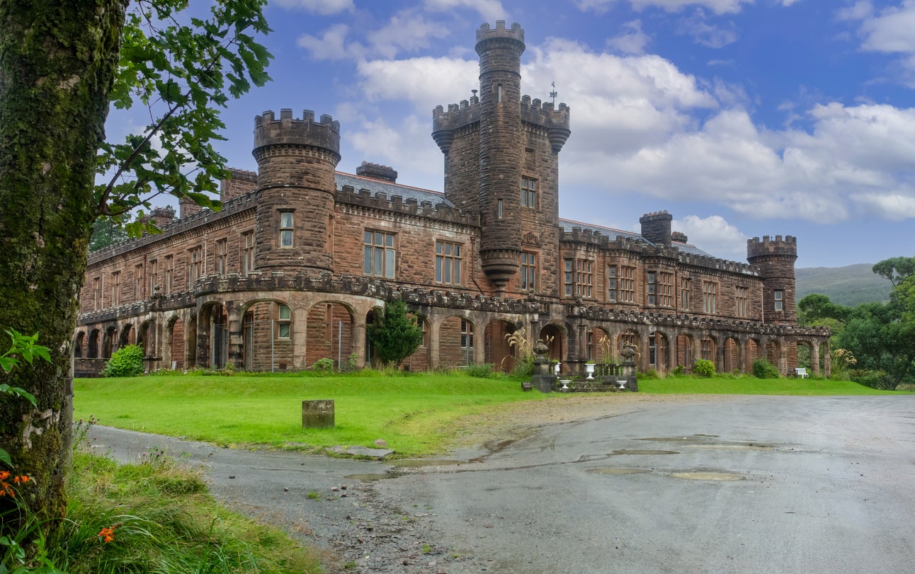 Scotland’s Kinloch Castle is seeking a new owner