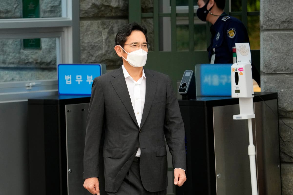 Paroled Samsung heir apologies for causing public concern