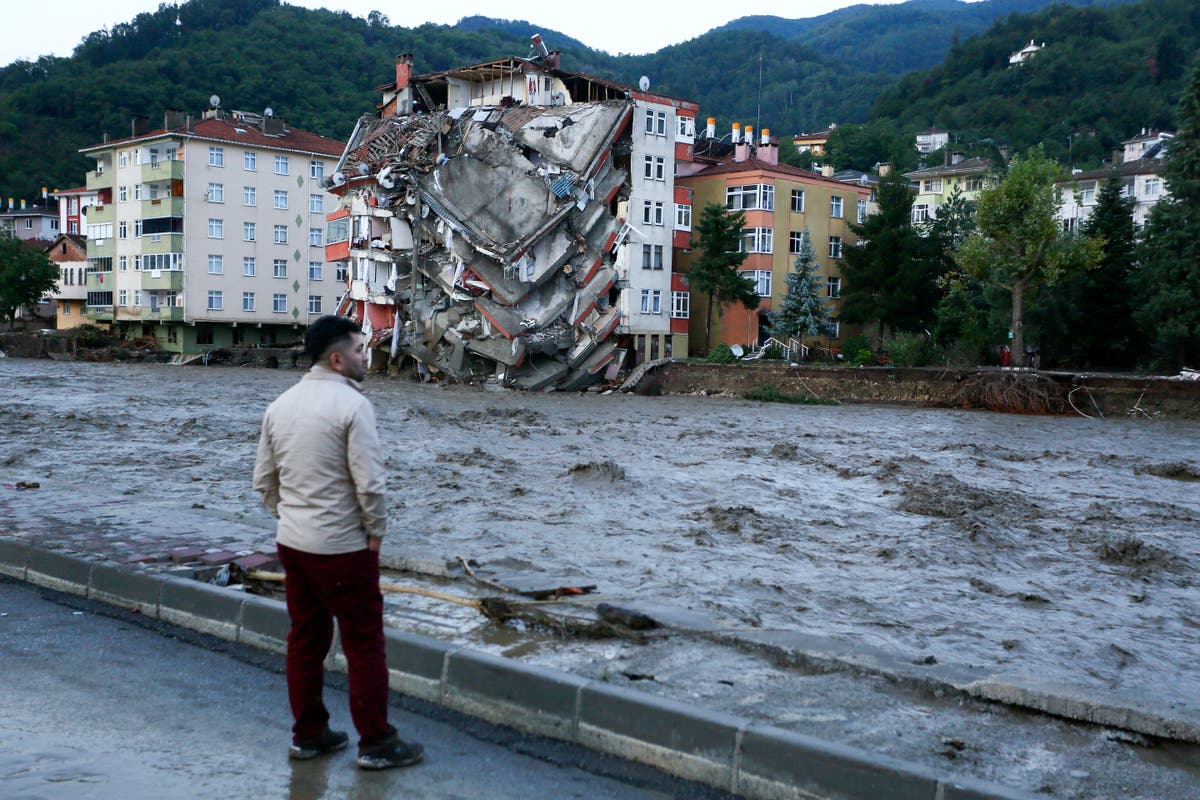 Death toll from floods in northern Turkey reaches 27