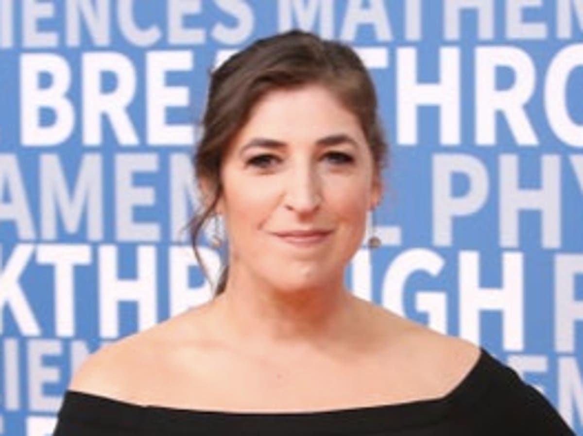 Big Bang Theory star Mayim Bialik clarifies vaccination stance after resurfaced comments 