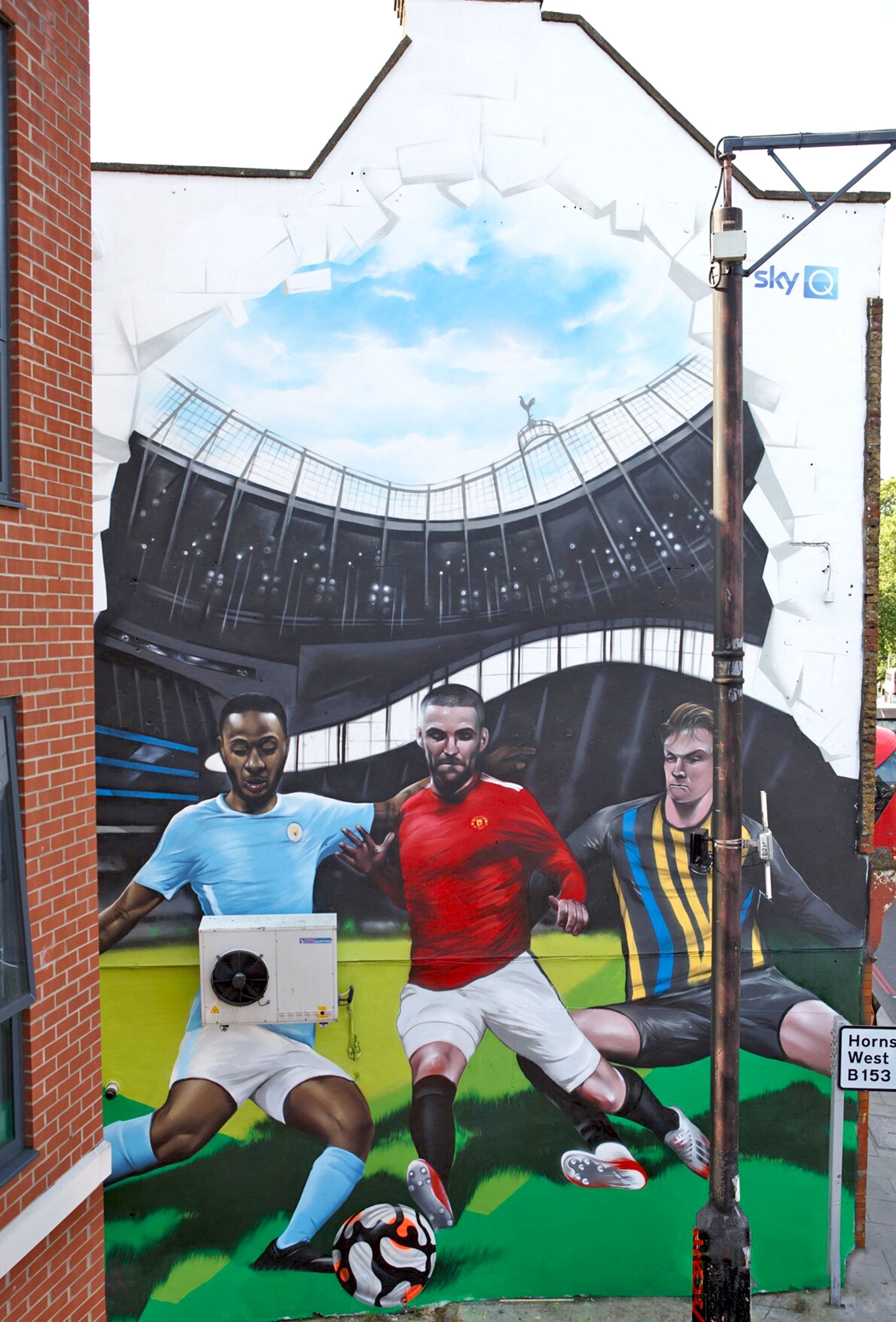 <p>New hyper-real mural of the nation’s favourite Premier League stars celebrates the launch of live football in Ultra HDR on Sky Q</p>