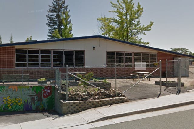 Sutter Creek Elementary School en Sutter Creek, California, donde un padre golpeó a un maestro y agredió verbalmente a un director porque no estaba de acuerdo con el mandato de máscara de la escuela.