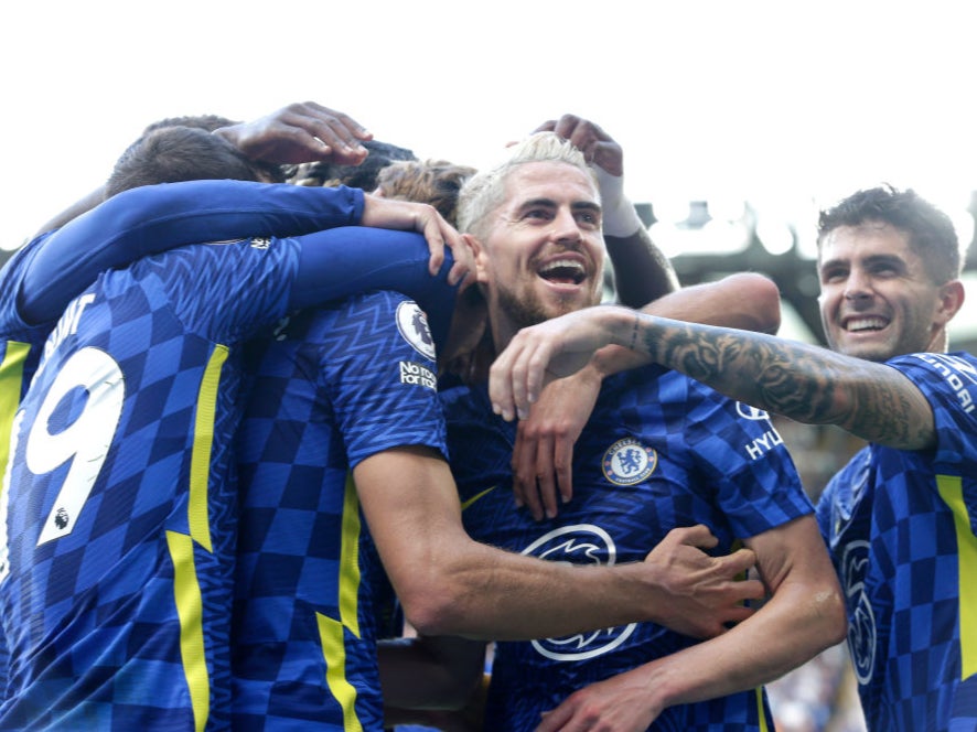 Marcos Alonso of Chelsea celebrates with Jorginho and teammates