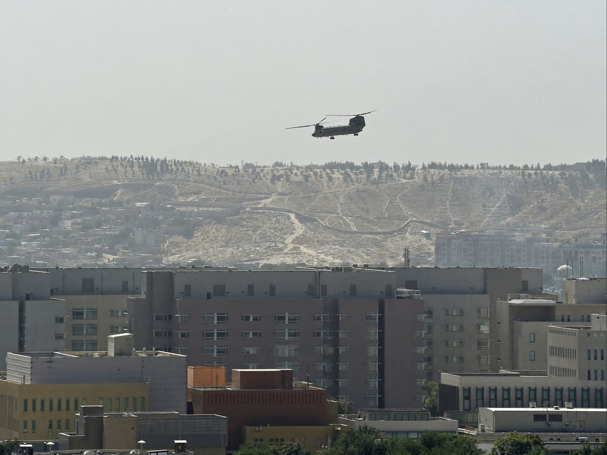 US diplomats airlifted from Kabul embassy in echoes of Vietnam