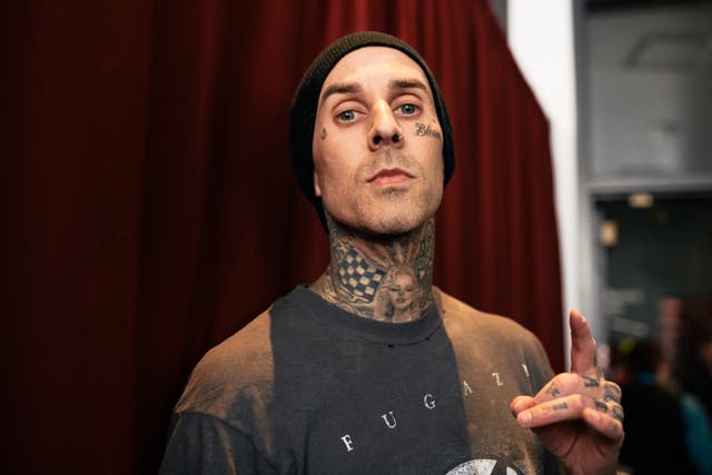 <p>Travis Barker flies for first time since 2008 plane crash</p>