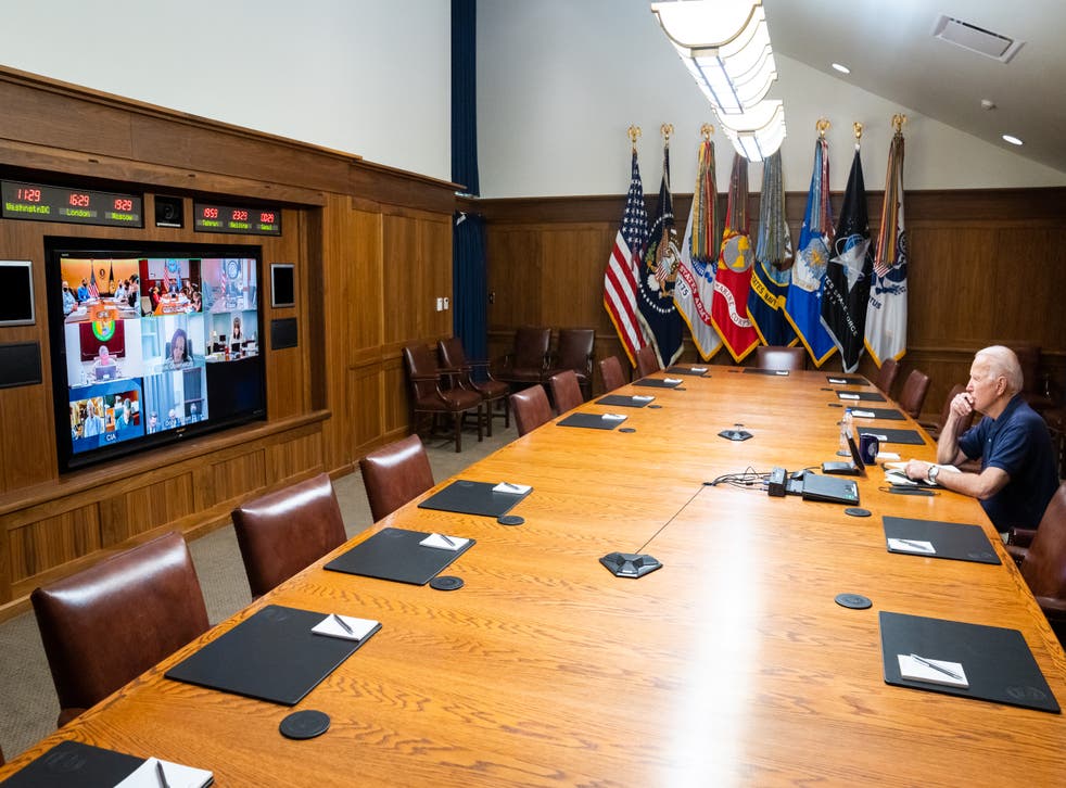 <p>A photo showing Joe Biden meeting with his national security team sparked theories about why the clocks were wrong.</p>