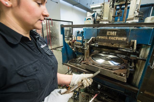 <p>The Vinyl Factory’s Aga Dolega-Lawry inserts a new master of ‘Definitely Maybe’ by Oasis into the pressing machine at the UK’s largest vinyl pressing plant</p>