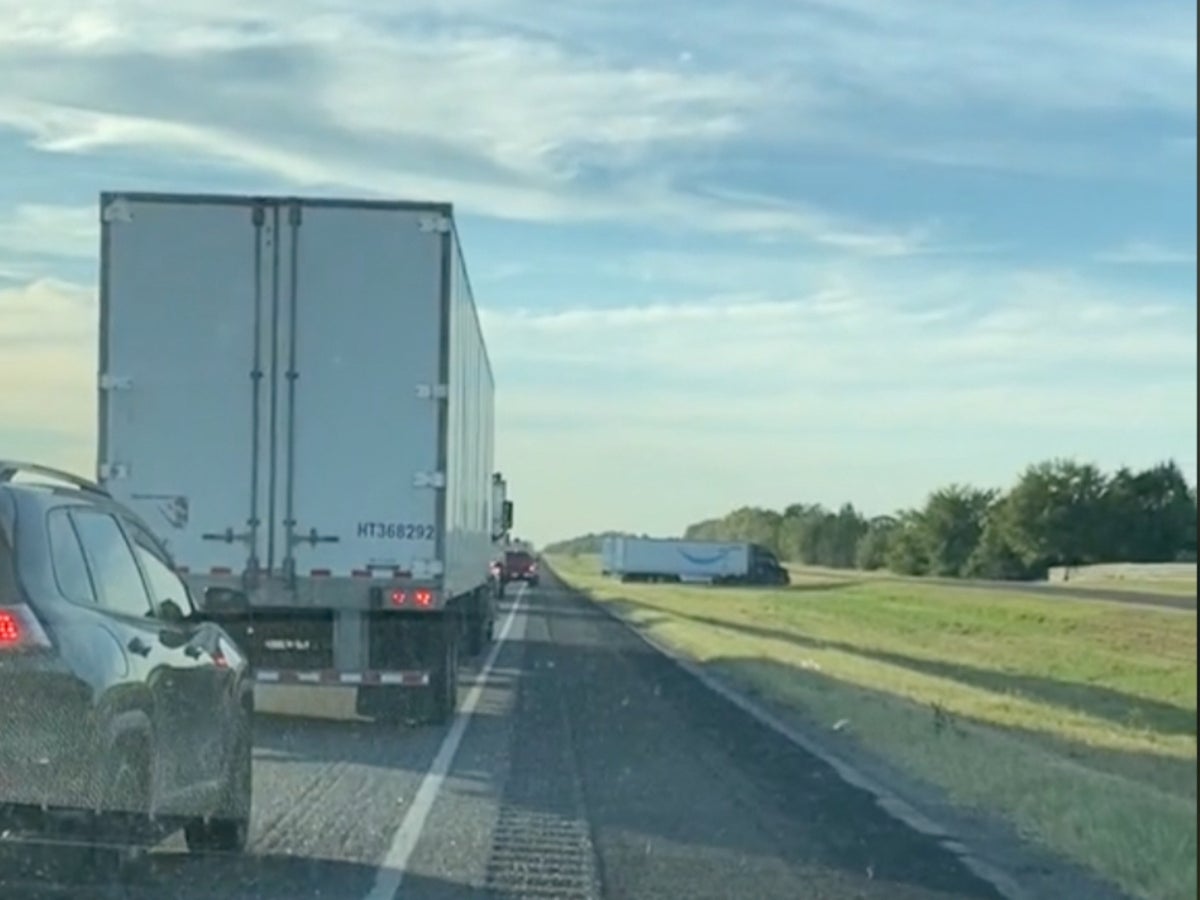 Viral Tiktok Showing Amazon Truck Driving Off Highway To Avoid Traffic Jam Sparks Criticism Indy100