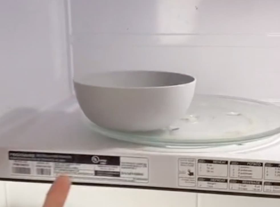<p>Microwaveable bowl on the edge of the rotating plate.</p>