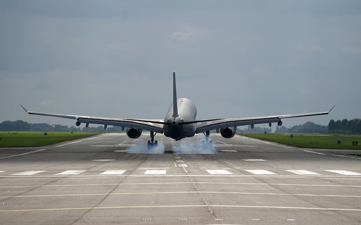 Afghanistan: UK to send hundreds more soldiers to speed up evacuation