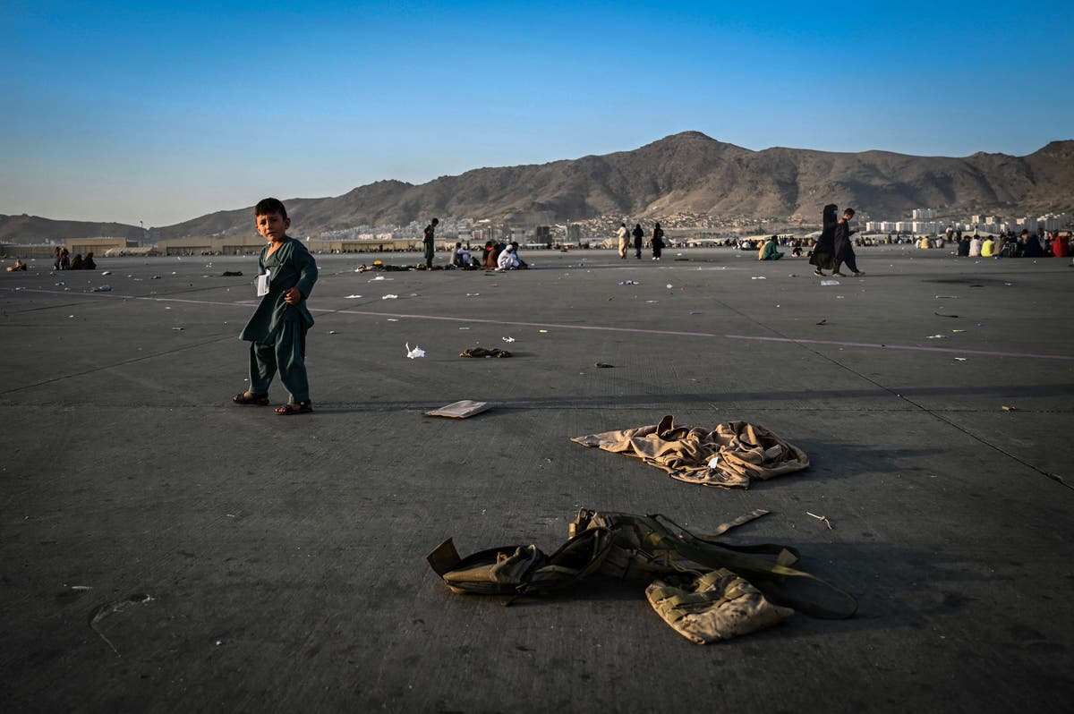 Flights resume as Kabul airport opens for evacuation amid reports Taliban holding talks on forming government Flights resume as Kabul airport opens for evacuation amid reports Taliban holding talks on forming government