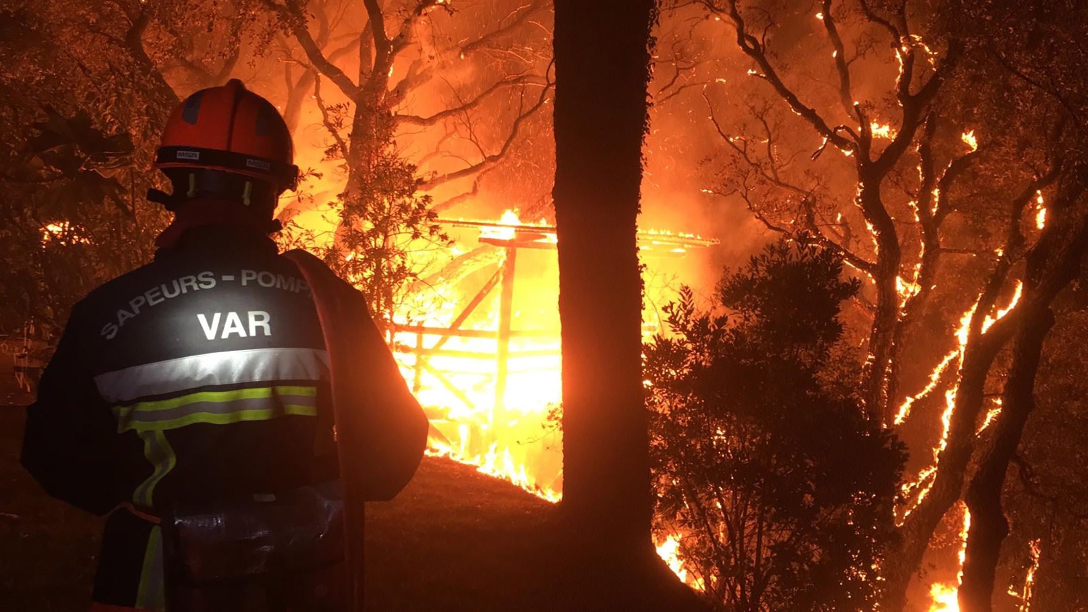 High temperatures have made conditions difficult for firefighters to contain the blaze