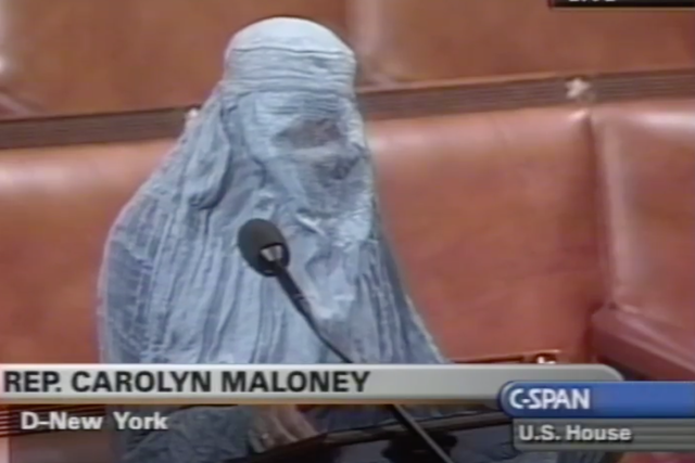 <p>Carolyn Maloney wears a burqa to back George Bush’s invasion of Afghanistan in 2001 speech on the House floor</p>