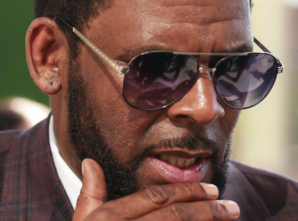 R Kelly Trial Jury Of Seven Men And Five Women To Hear