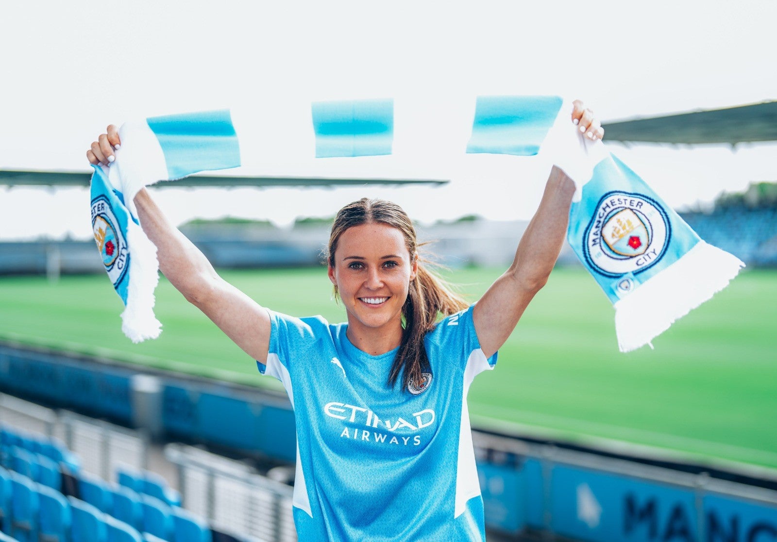 Hayley Raso has completed her move to Manchester City