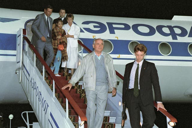 <p>President of the Soviet Union Mikhail Gorbachev returning to Moscow, 1991</p>