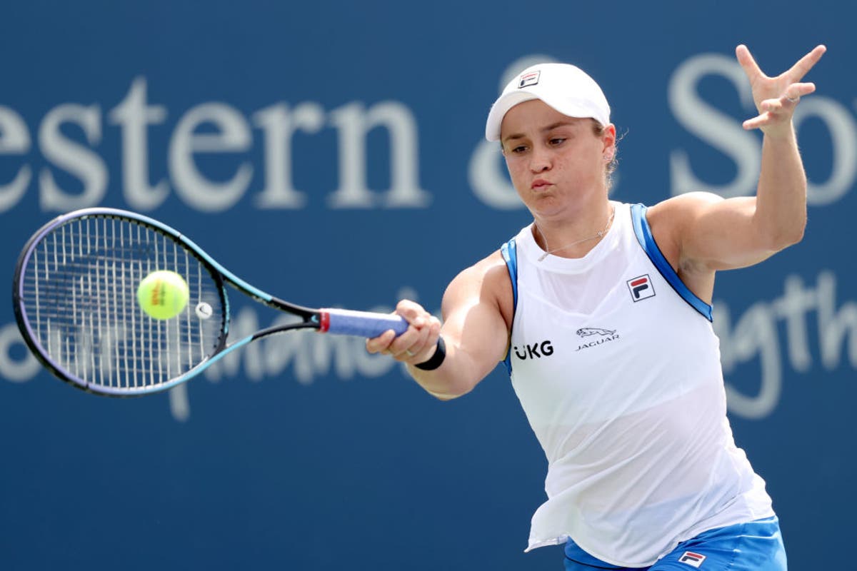 Simona Halep withdraws from Cincinnati as Ashleigh Barty beats Heather Watson