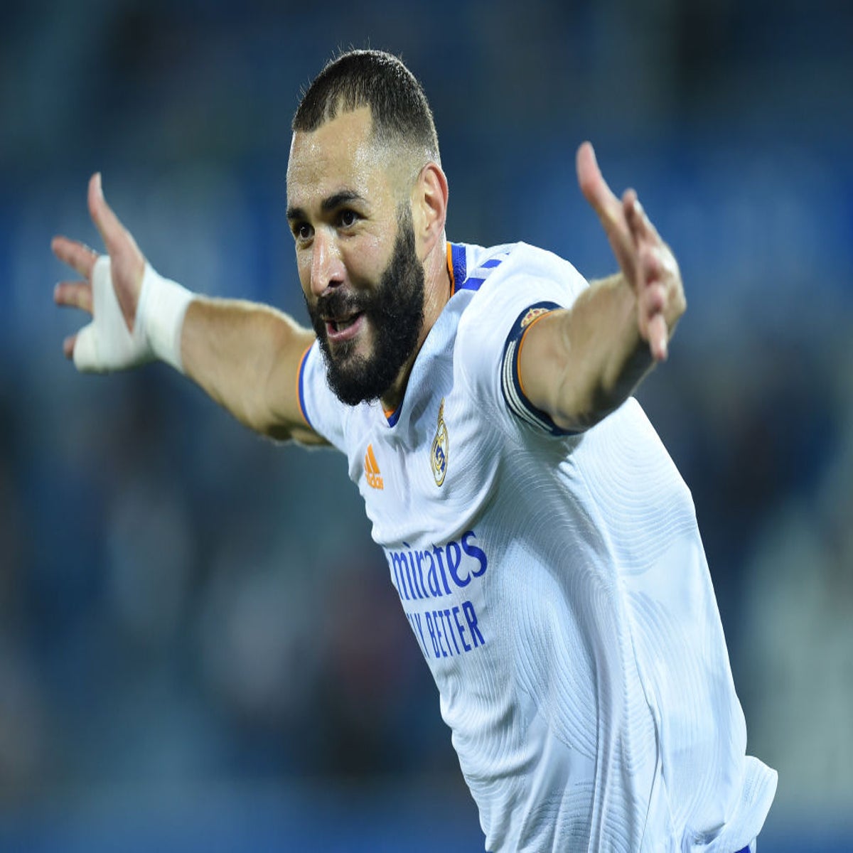 Karim Benzema extends Real Madrid deal until 2023