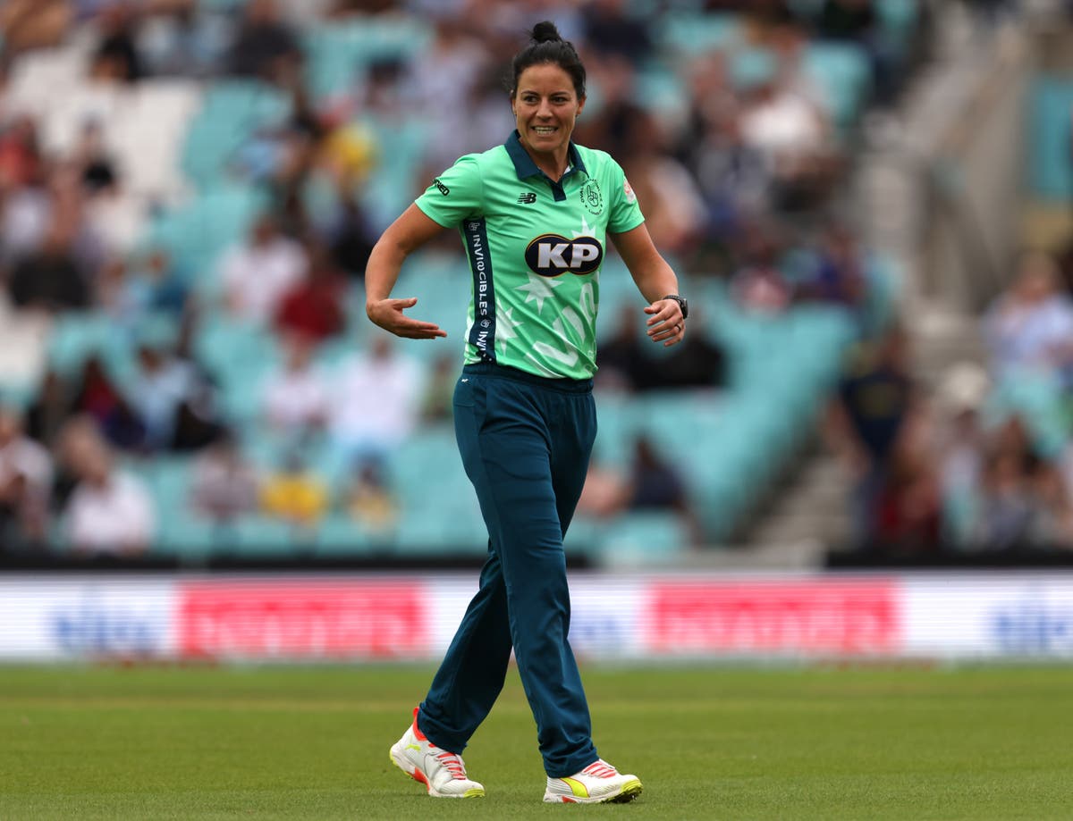 Oval Invincibles beat Birmingham Phoenix to reach women&rsquo;s Hundred final