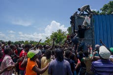 Quake zone Haitians crowd relief shipments, some steal goods