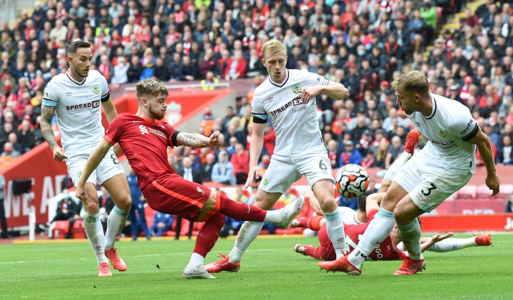 Elliot testing the Burnley defence