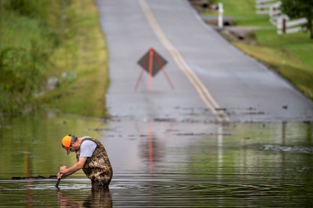Crews rescue residents from heavy flooding in Tennessee ...