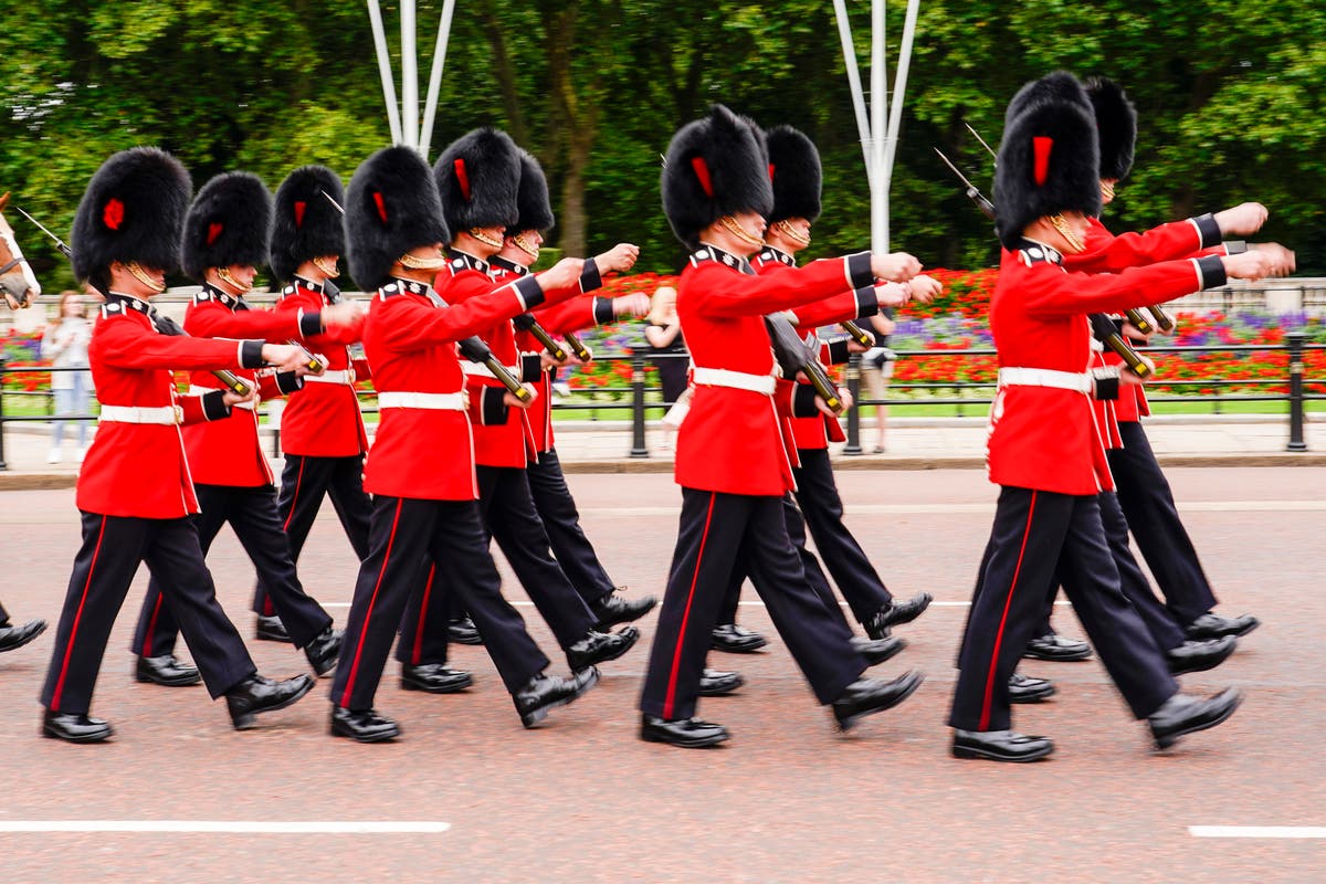 Buckingham Palace guard ceremony returns after COVID hiatus