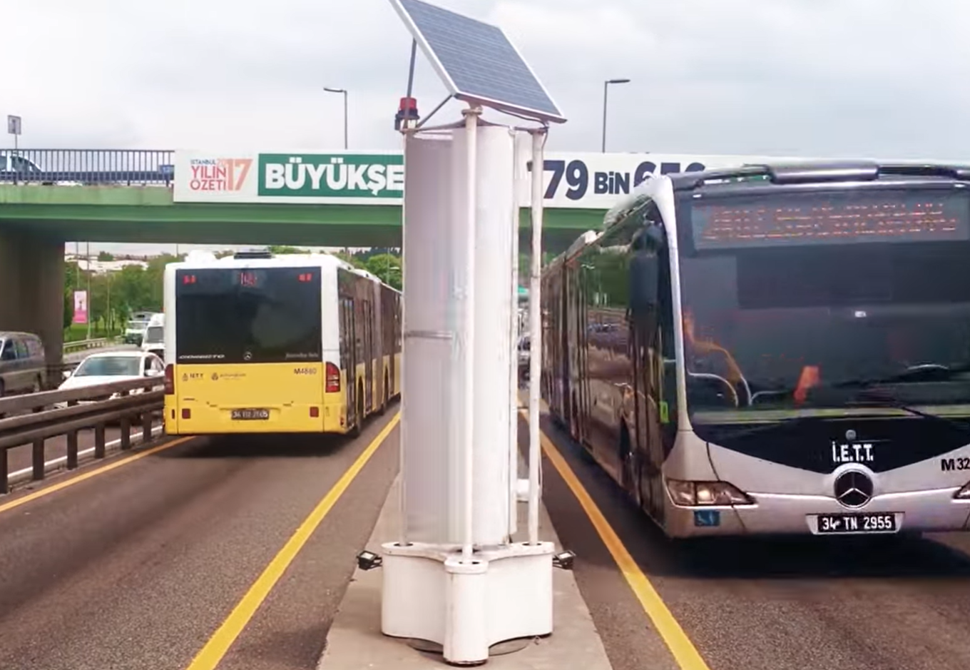 <p>The ENLIL wind turbine uses air movement from passing traffic</p>